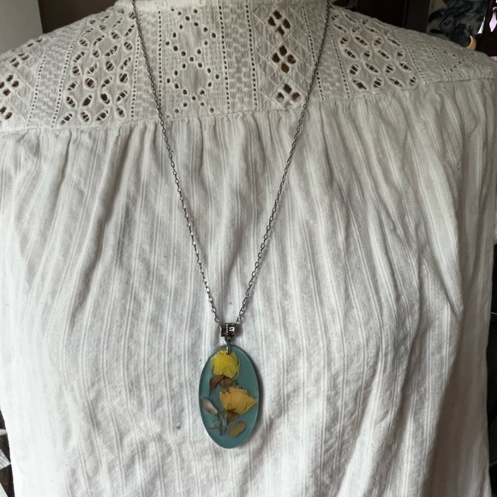 Elegant Silver Necklace with Yellow Floral Pendant